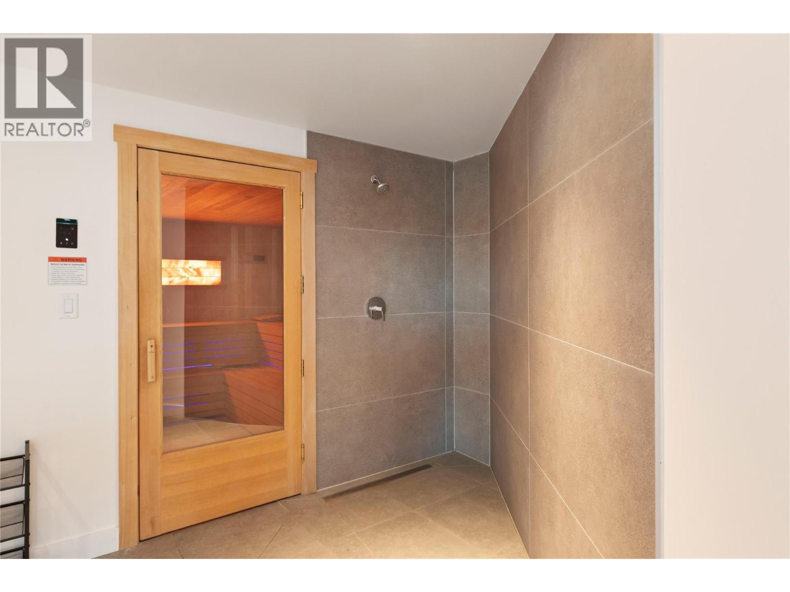 315 3389 Lakeshore Road, Kelowna
