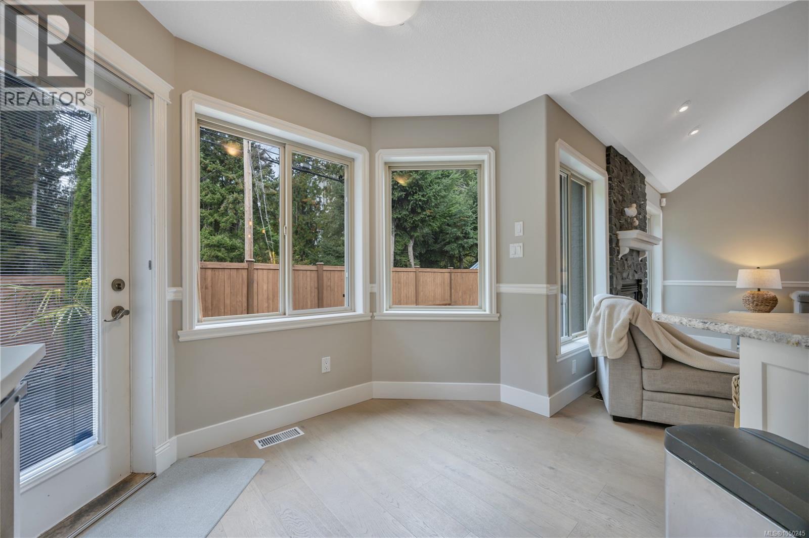 901 Savary Dr - Image 10