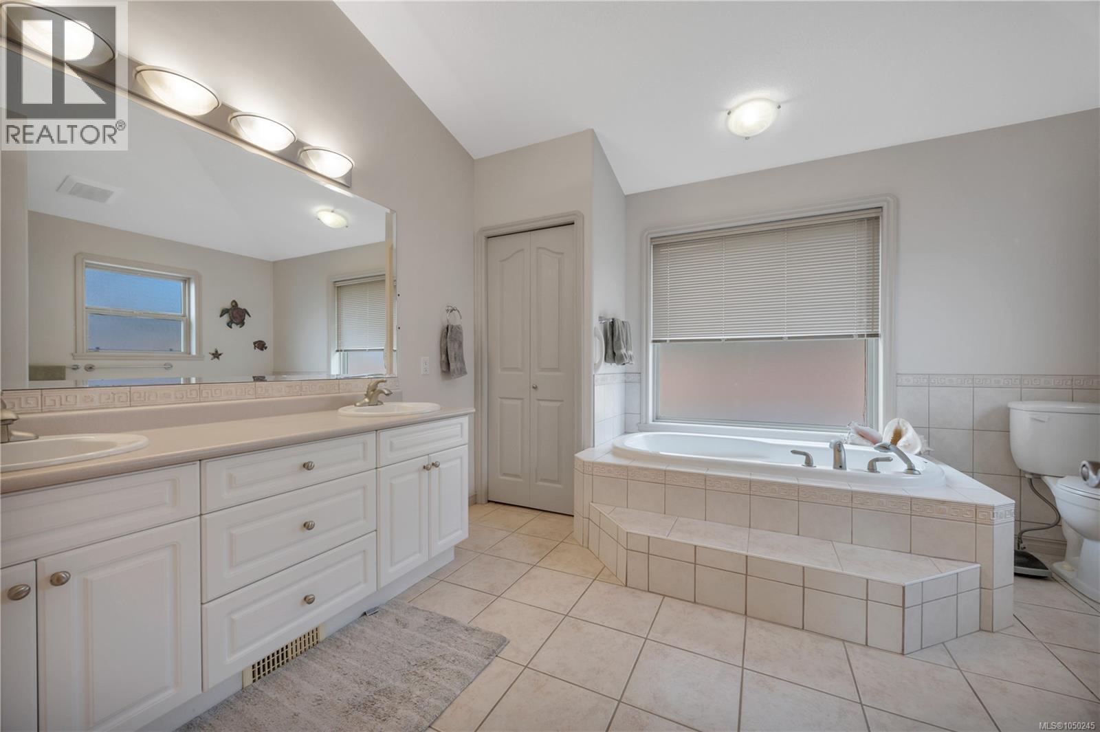 901 Savary Dr - Image 15