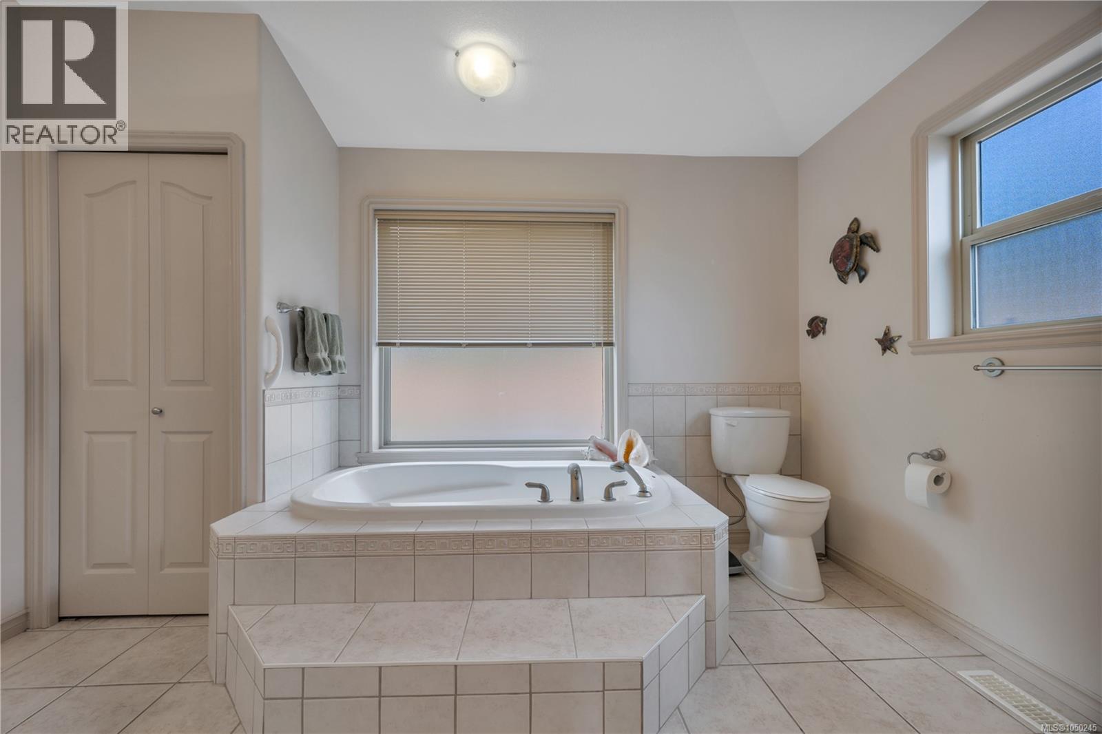 901 Savary Dr - 16