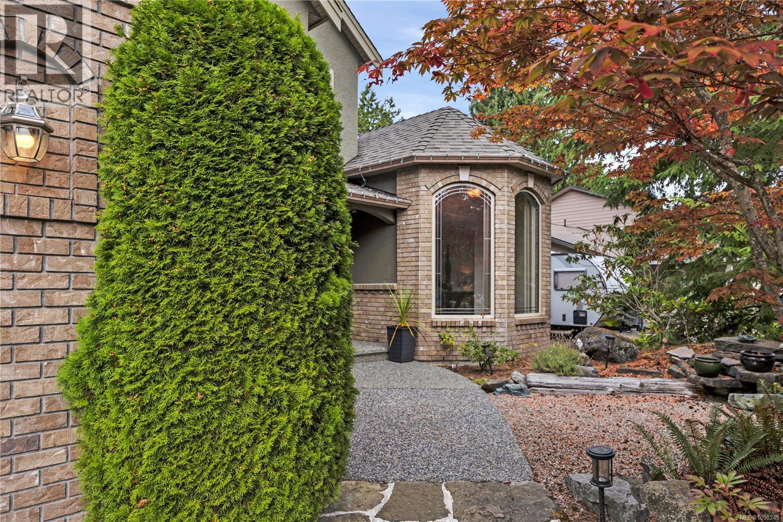 901 Savary Dr - 2