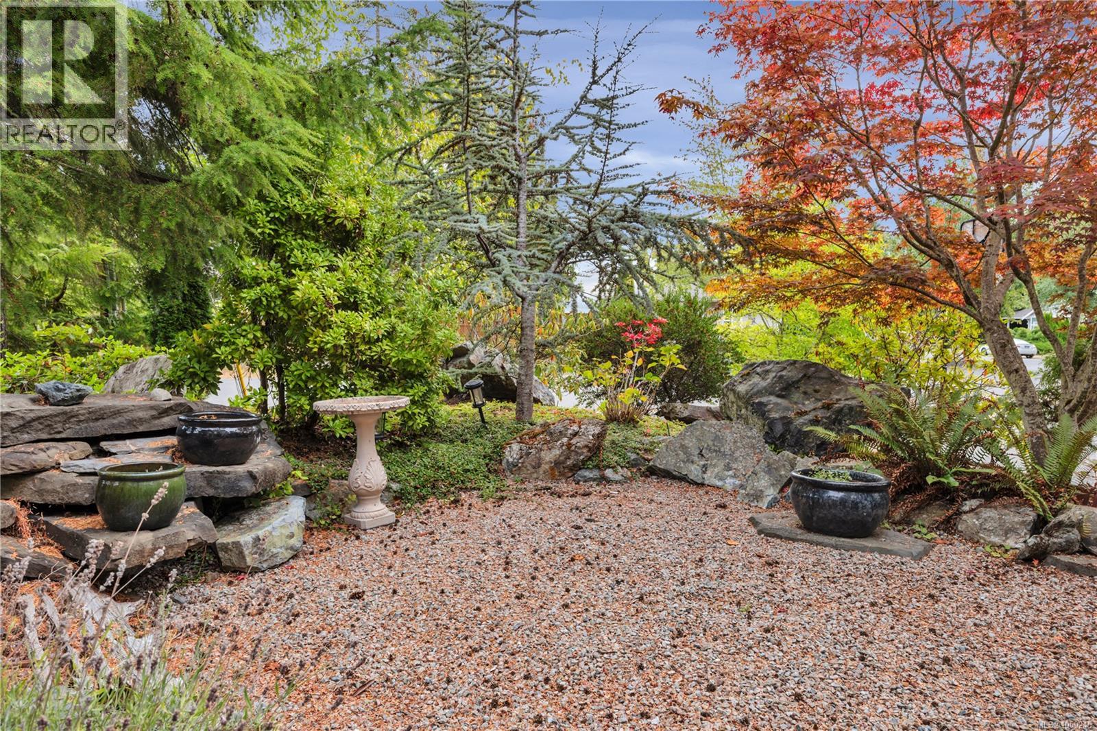 901 Savary Dr - Image 3