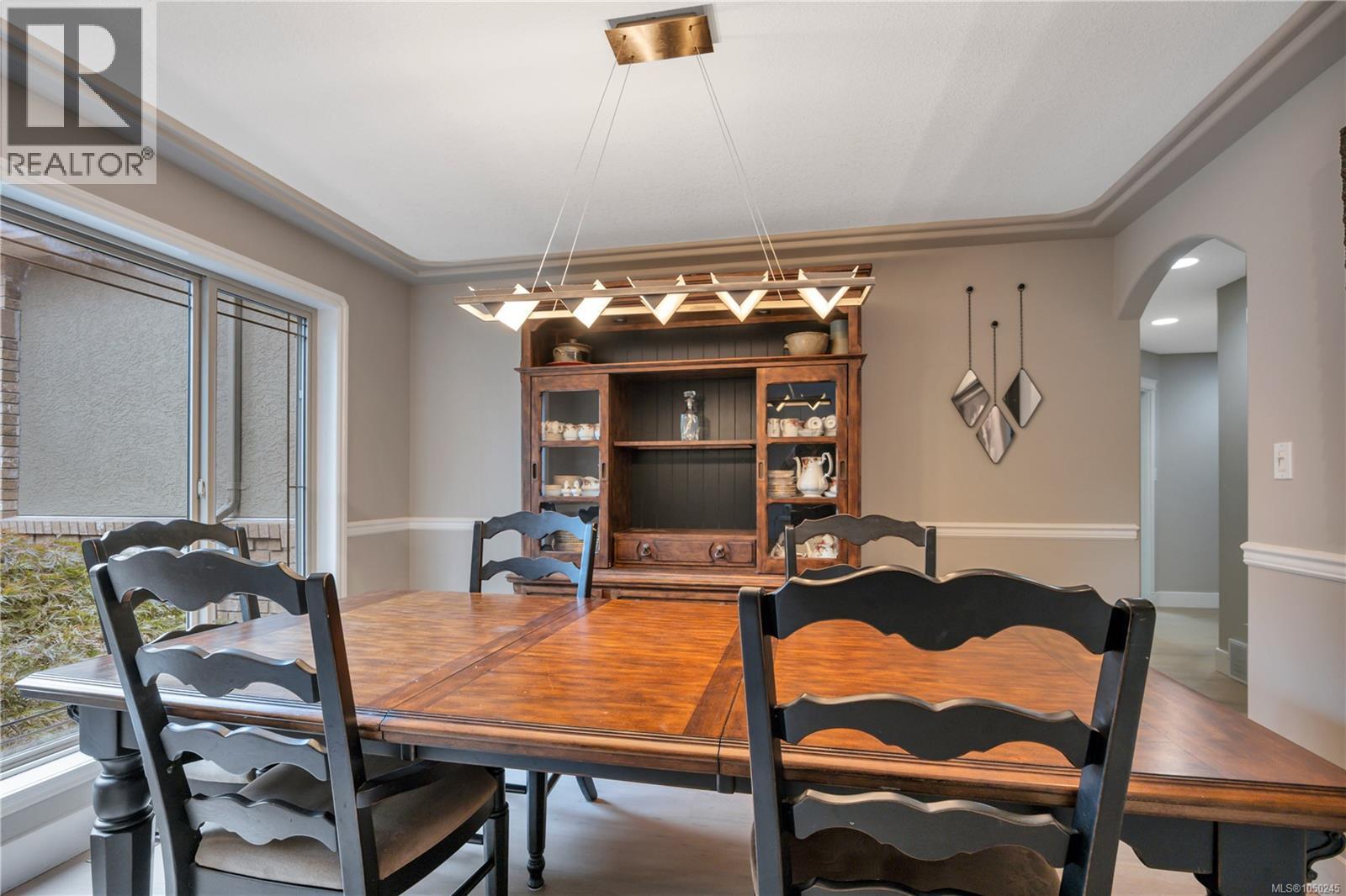 901 Savary Dr - Image 4