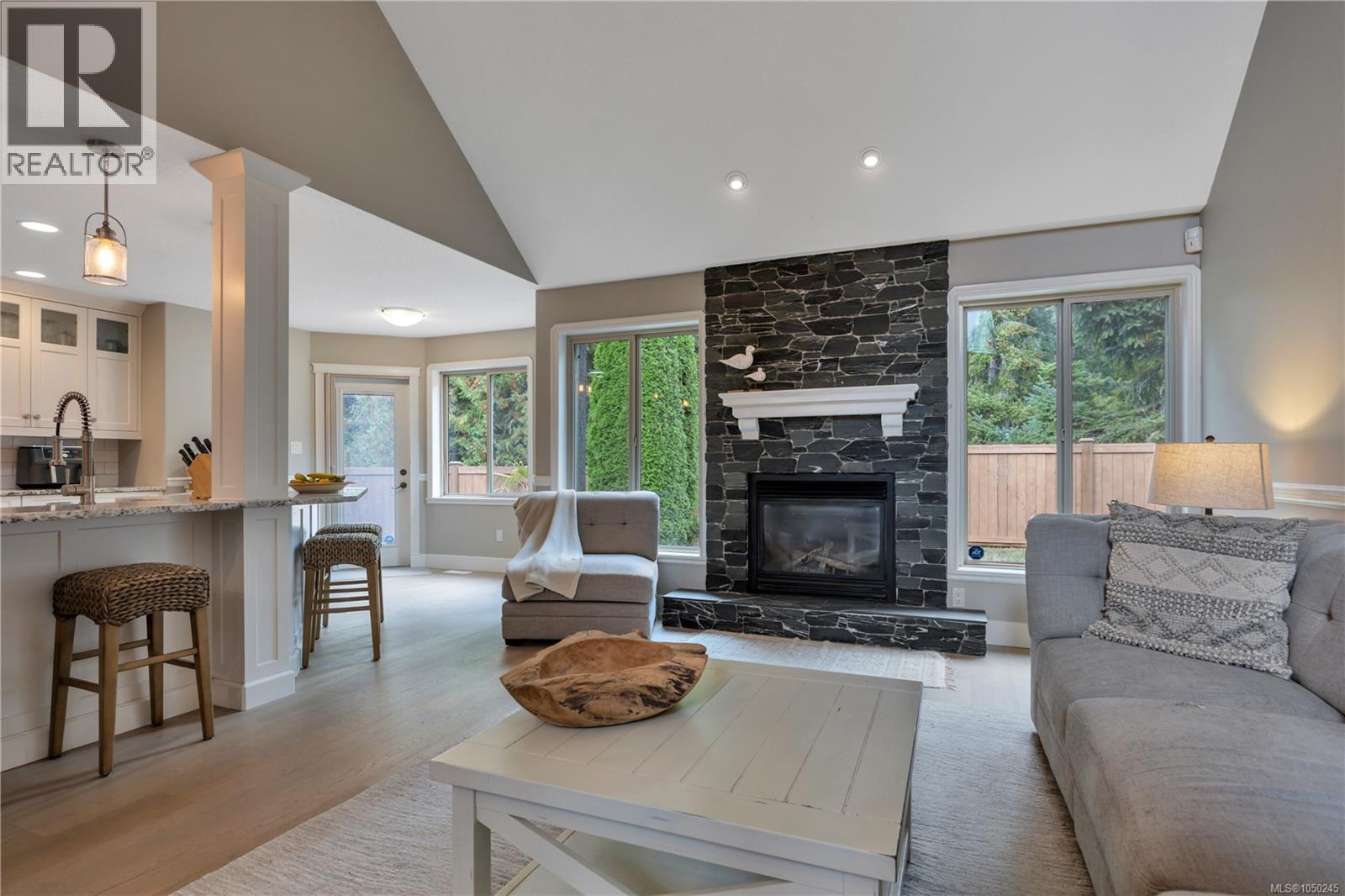 901 Savary Dr - 6