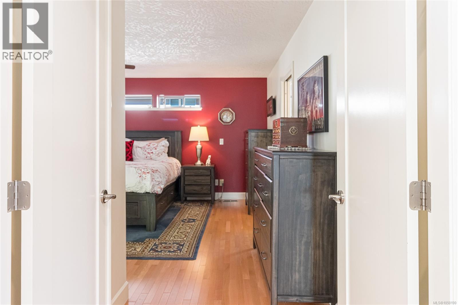 548 Marine View - 29