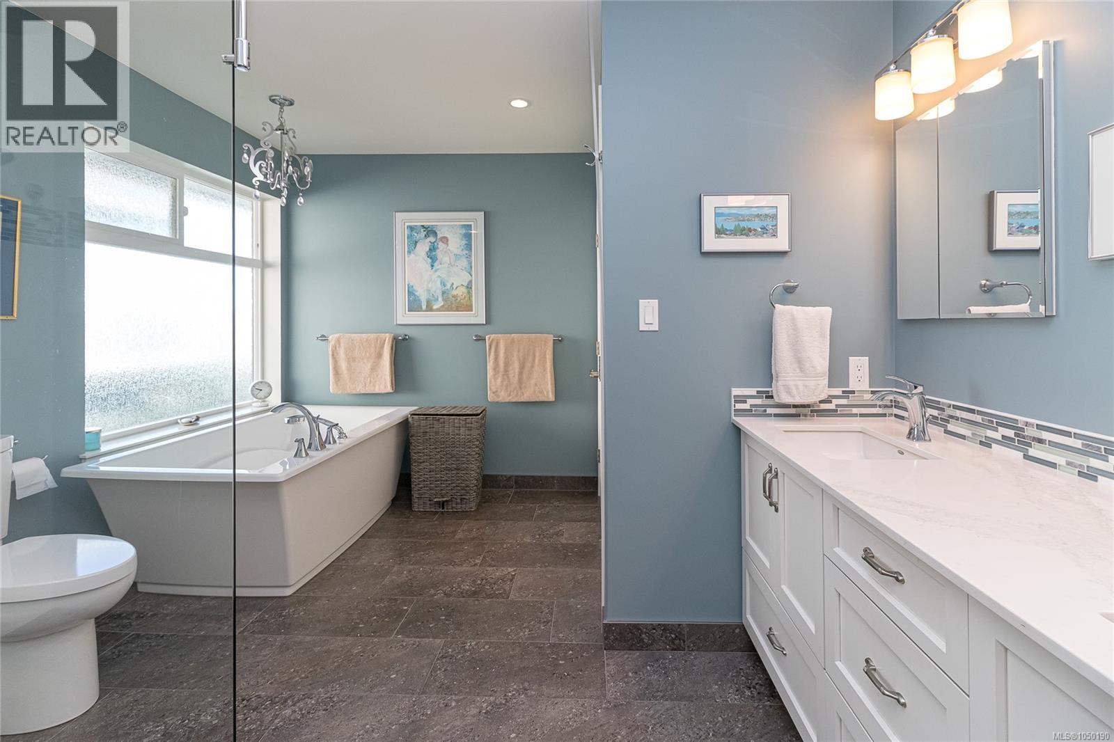 548 Marine View - 33