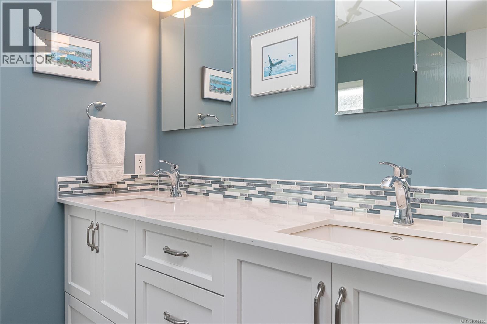 548 Marine View - 34