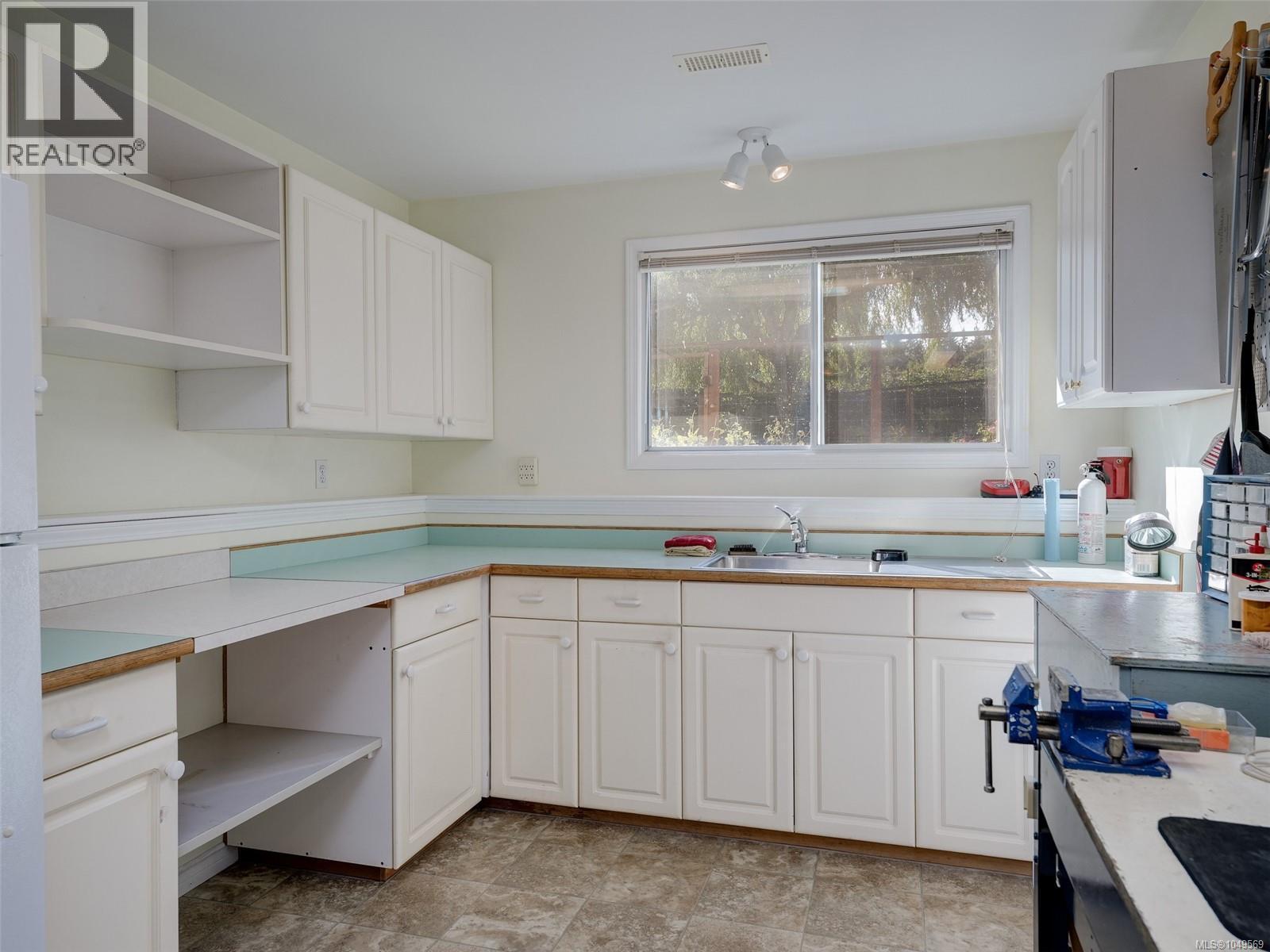 9743 Ardmore Dr - Image 20