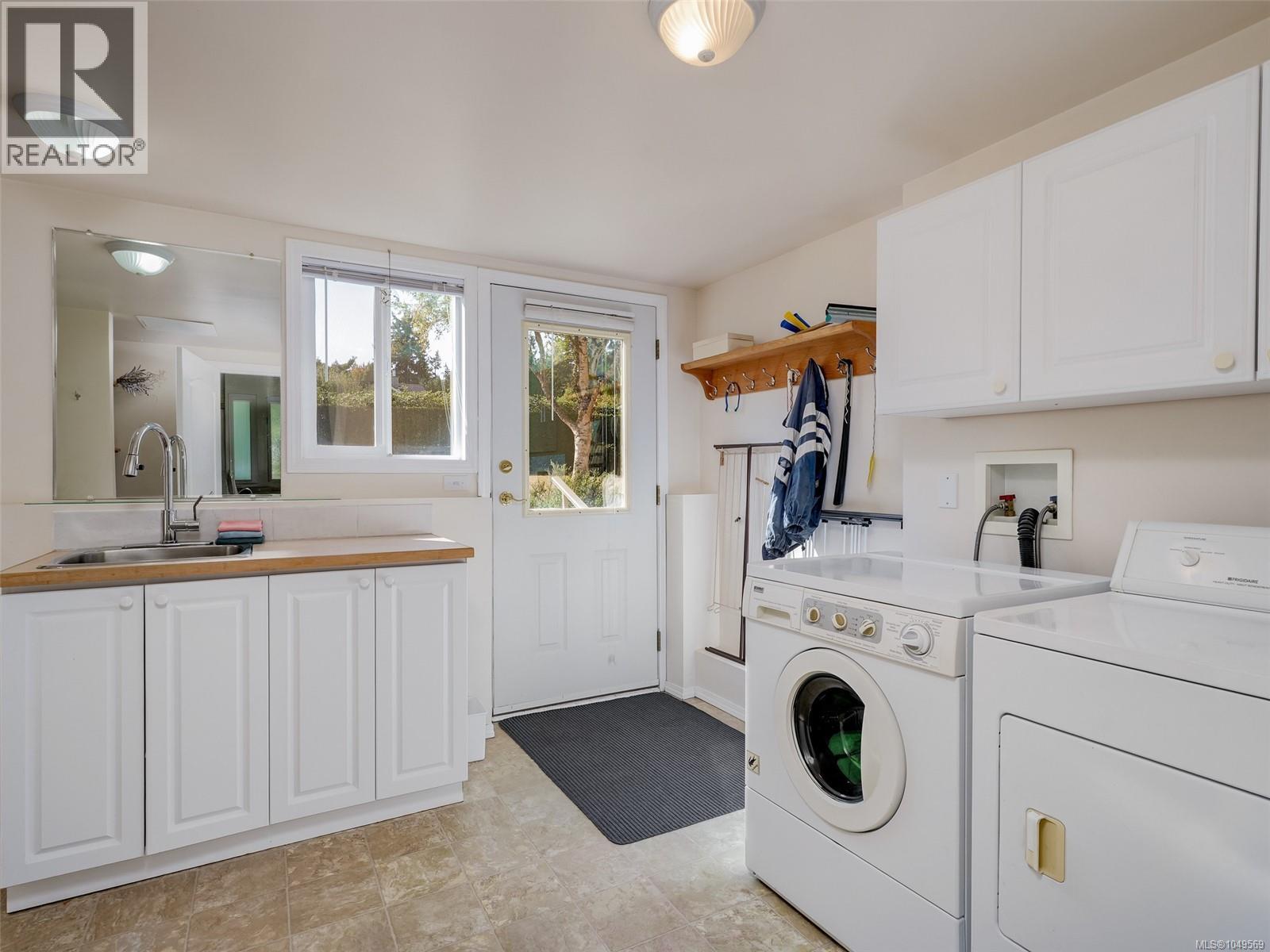 9743 Ardmore Dr - Image 24