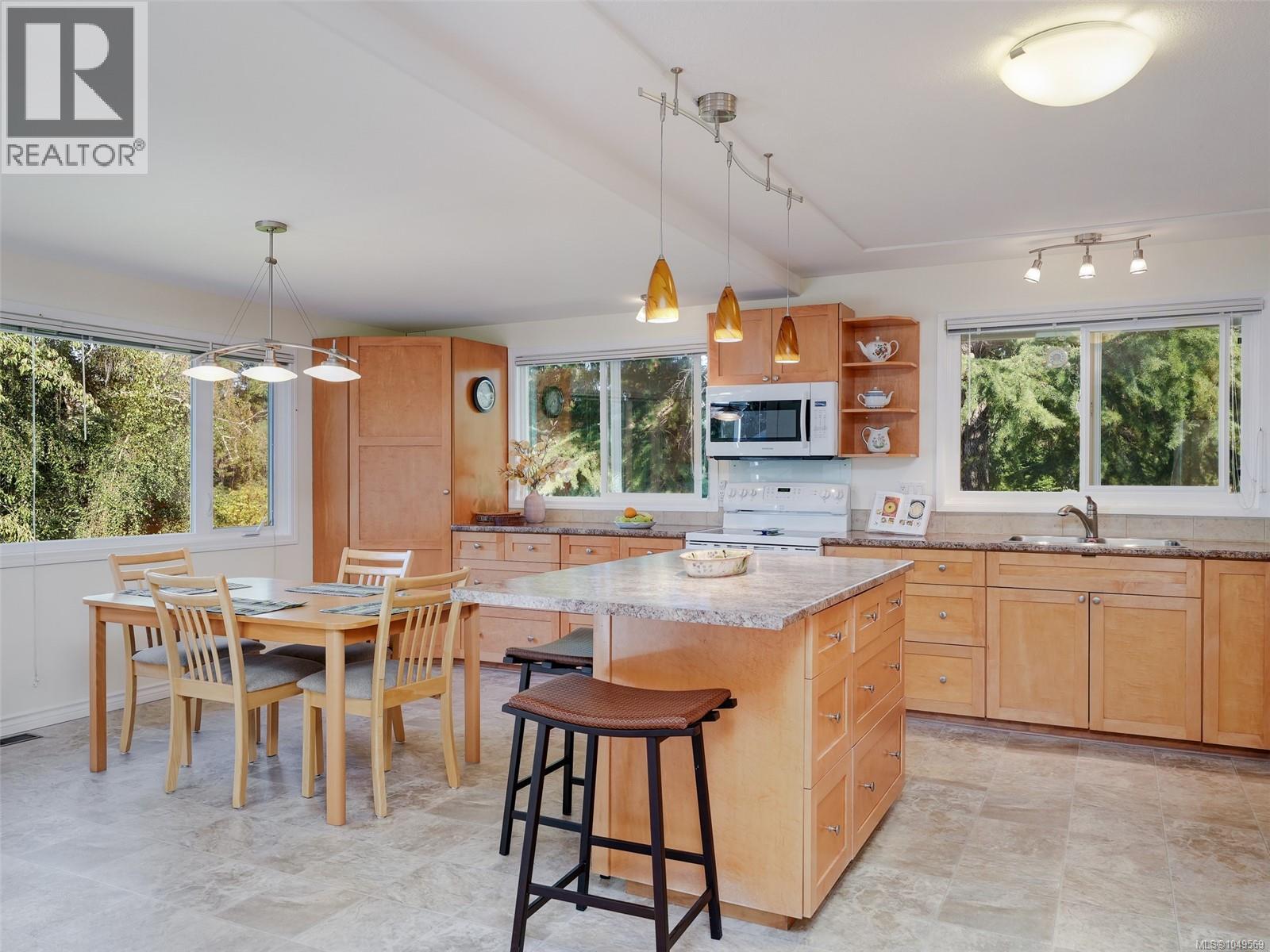 9743 Ardmore Dr - Image 3