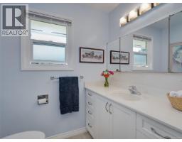 9743 Ardmore Dr, North Saanich, BC V8L5H5 Photo 18