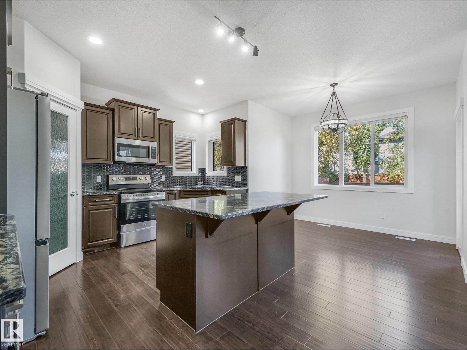 1349 ADAMSON DR SW - 10