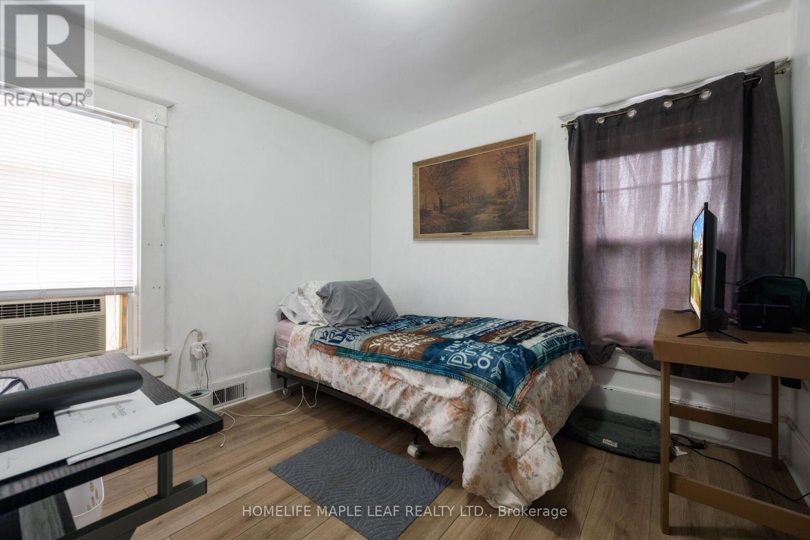 162-164 MAIN STREET - Image 32