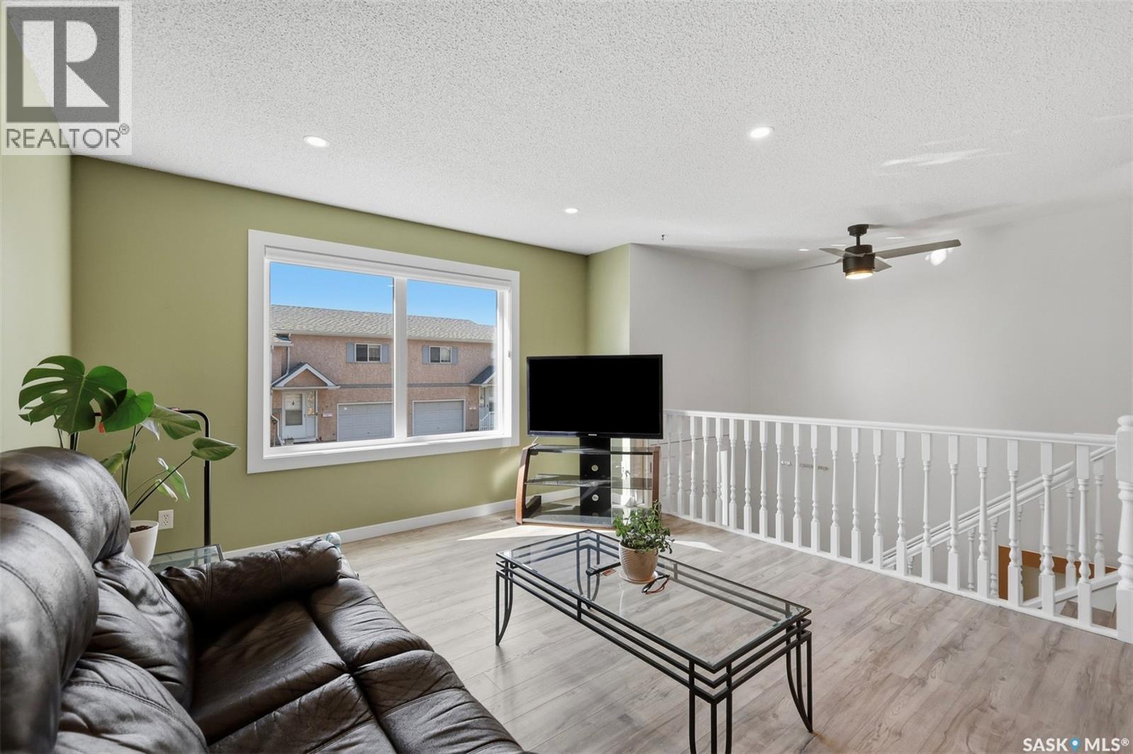 506 510 Perehudoff CRESCENT, Saskatoon — photo 4