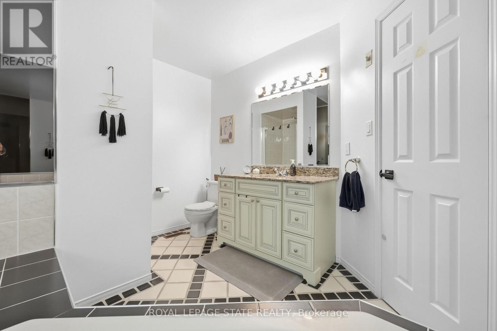 #2 14 HUNTINGWOOD AVENUE - 20