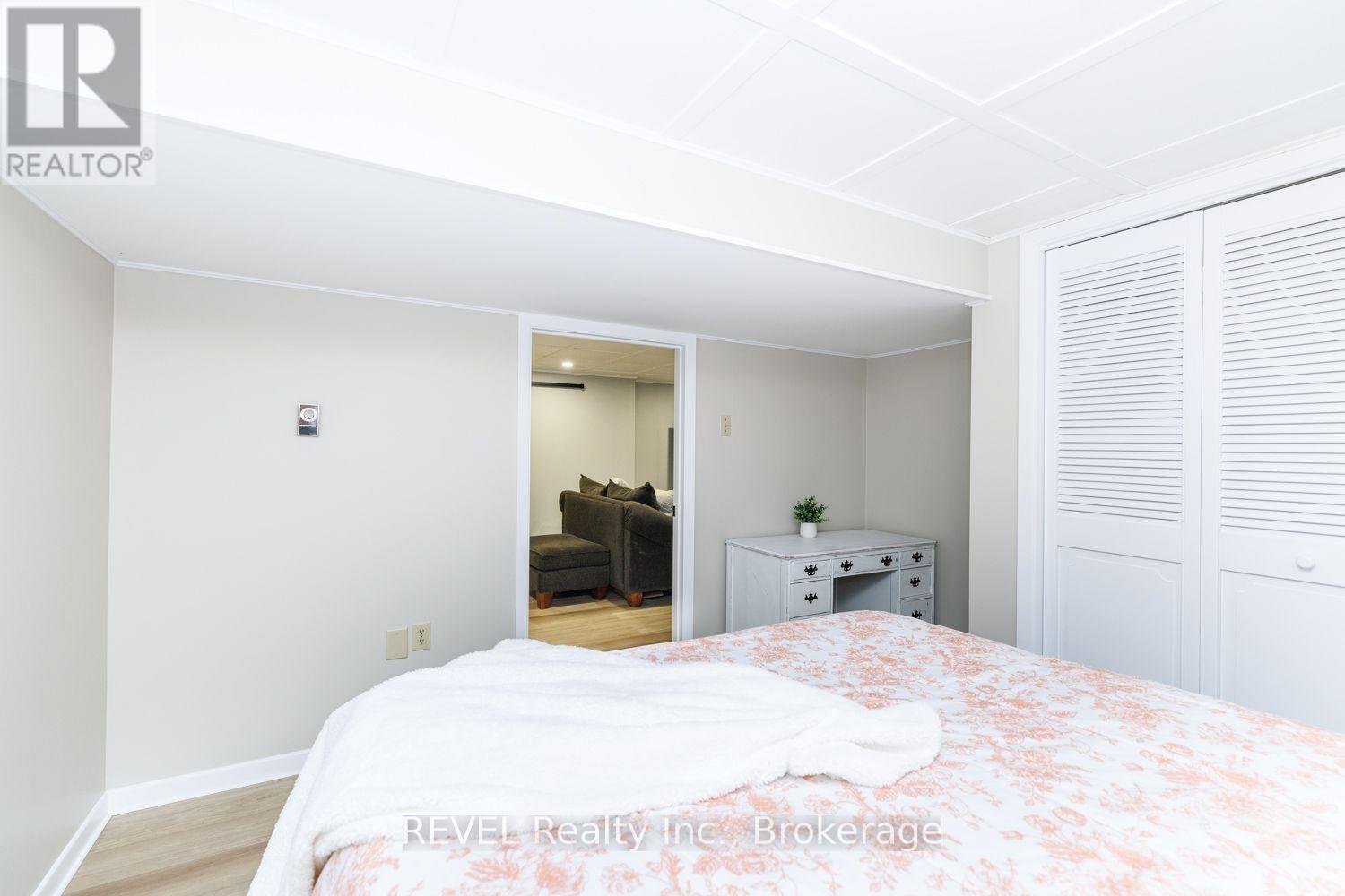 70 CHAMPLAIN AVENUE - Image 32
