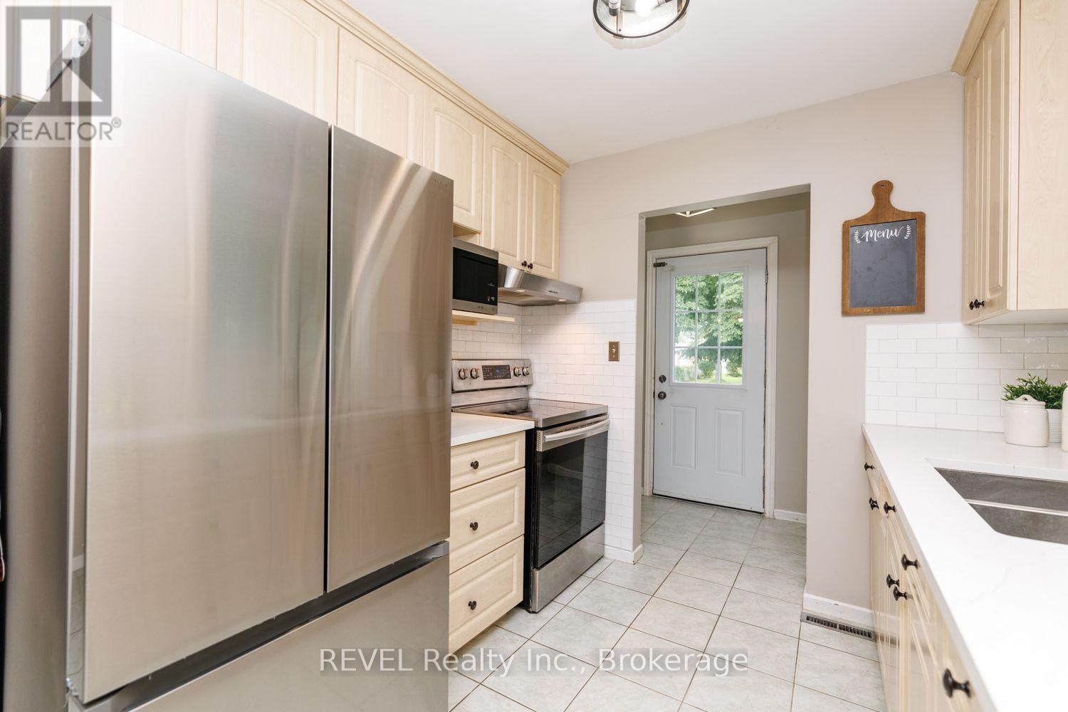 70 CHAMPLAIN AVENUE - Image 9
