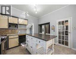 Enclosed porch - 14 Gore Street, Lambton Shores, ON N0N1J0 Photo 6