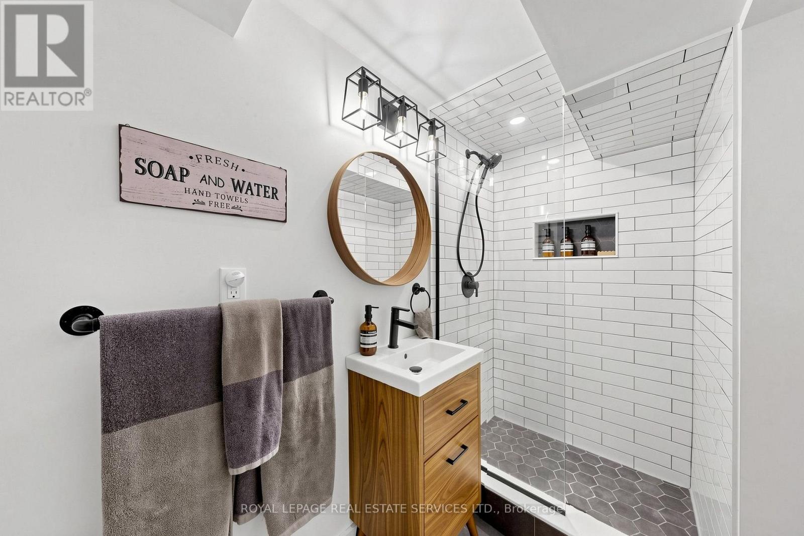 83 DELMAR DRIVE - 37