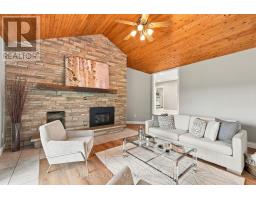 Den - 166 Hillcrest Drive, East Gwillimbury, ON L9N0E5 Photo 8