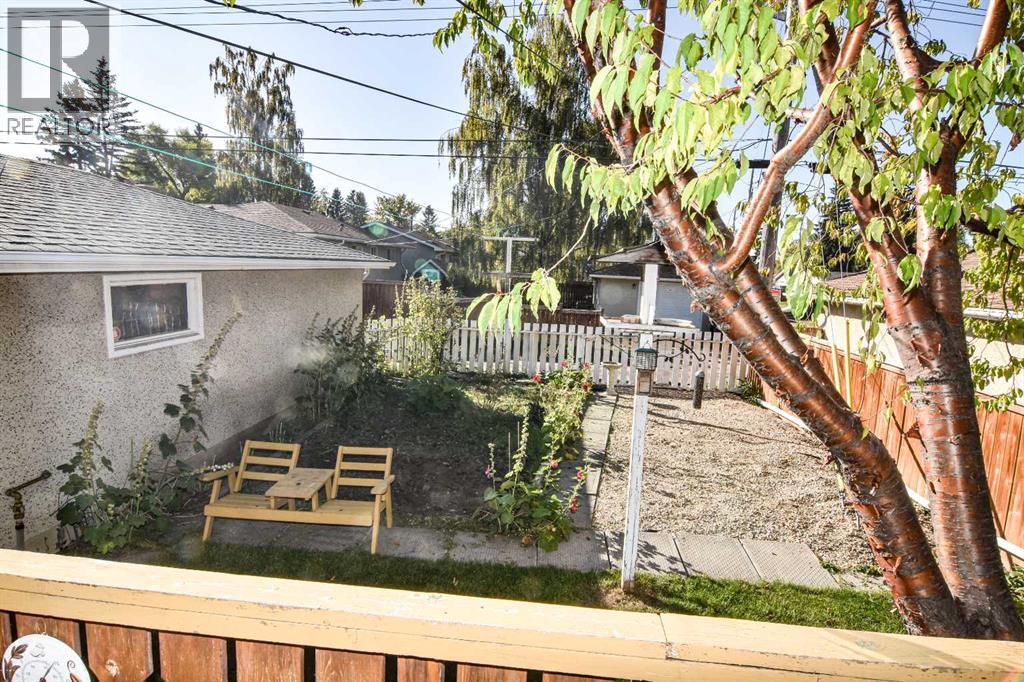 1987 Cottonwood Crescent SE - 10