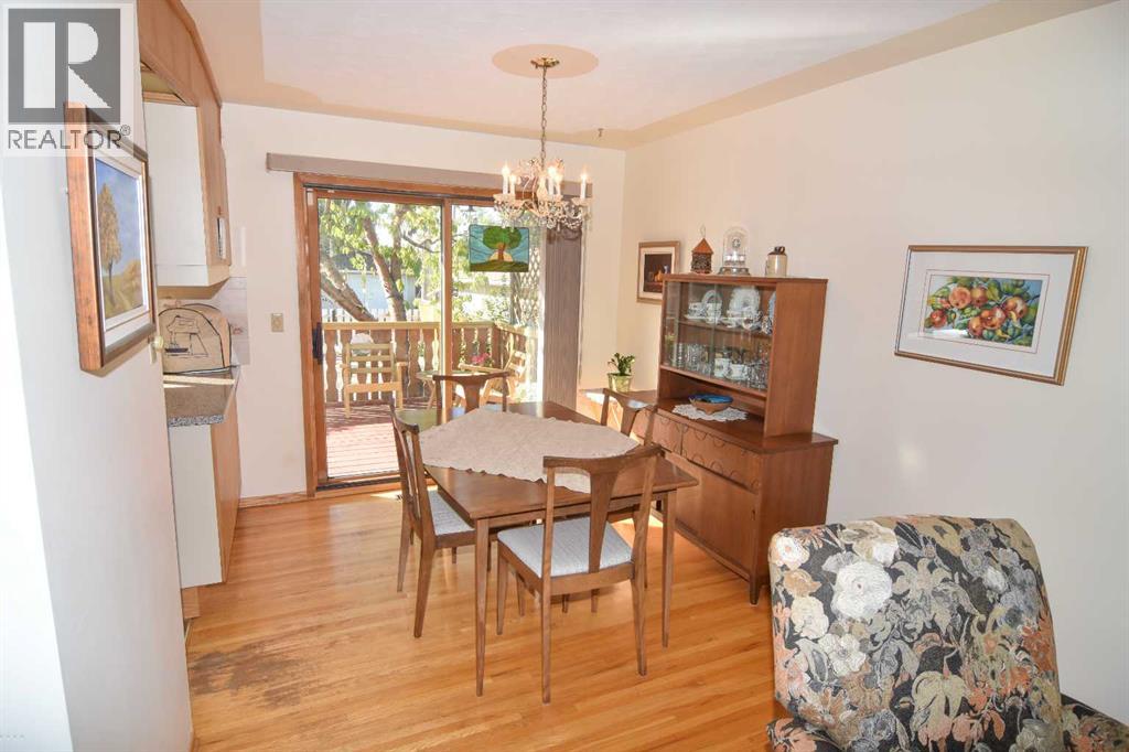 1987 Cottonwood Crescent SE - 15