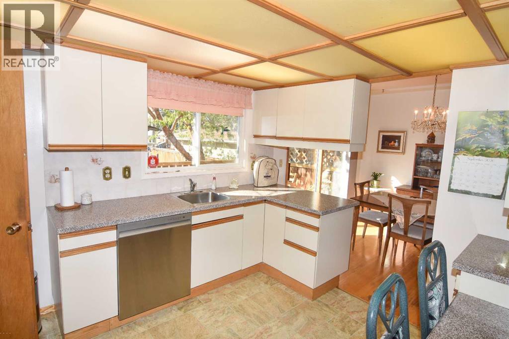 1987 Cottonwood Crescent SE - 16