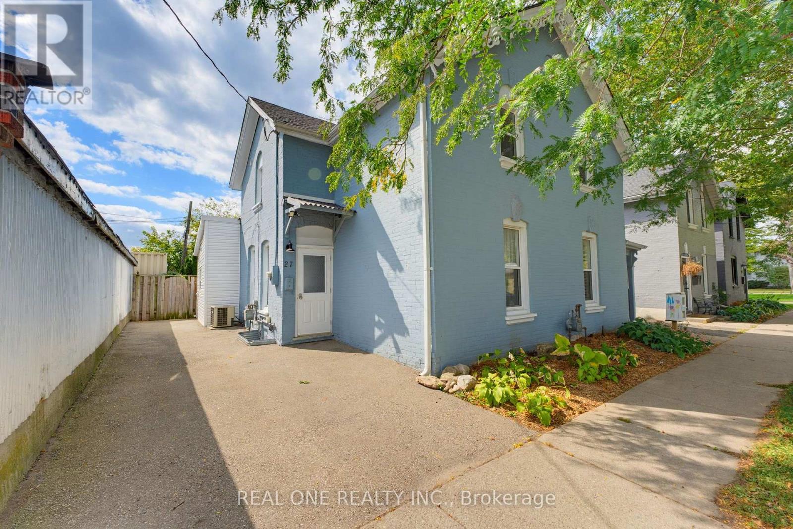 27 GILKISON STREET, Brantford