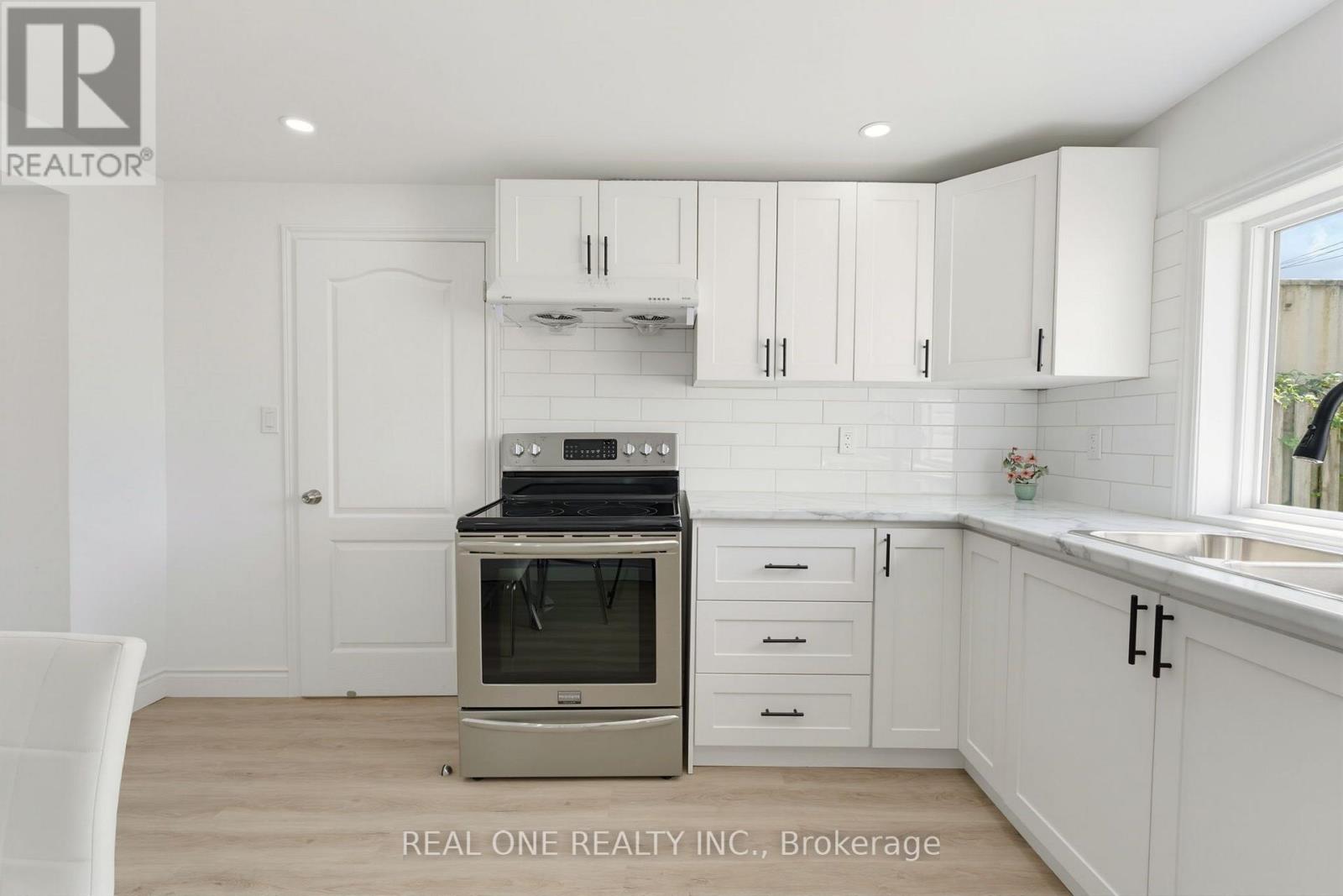 27 GILKISON STREET, Brantford — photo 10