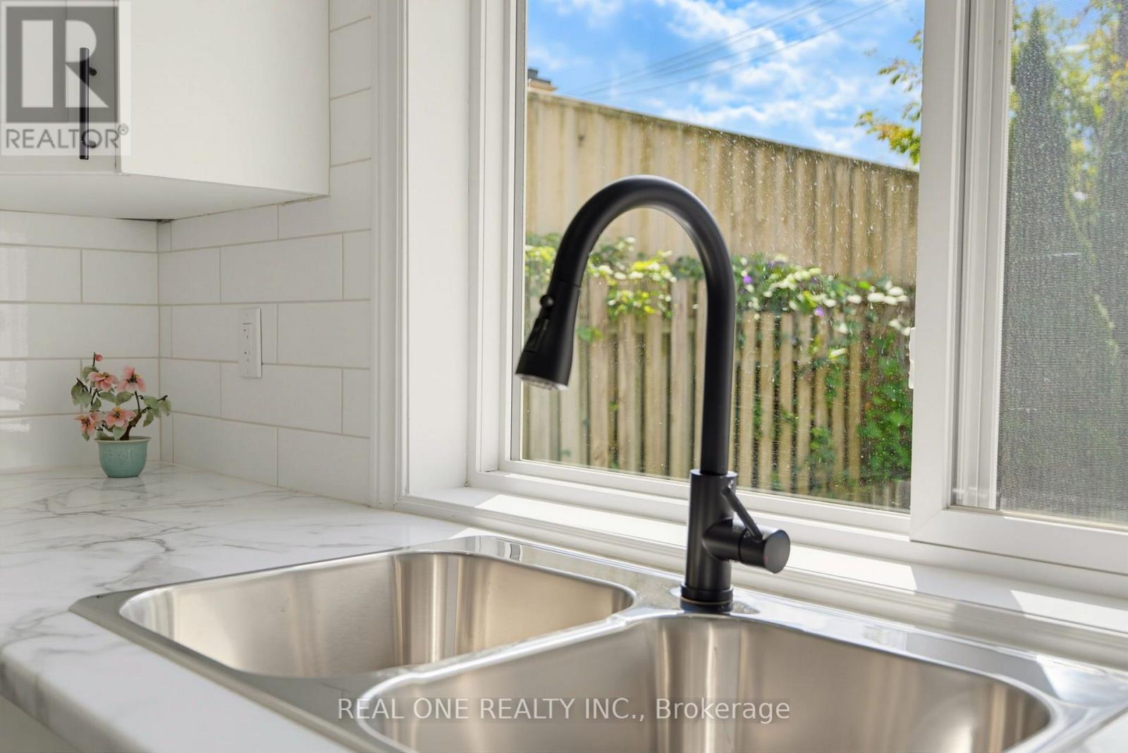 27 GILKISON STREET, Brantford — photo 11