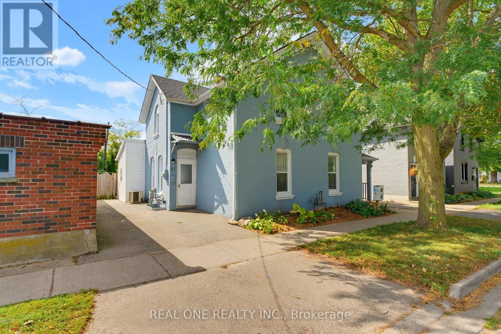 27 GILKISON STREET, Brantford — photo 2