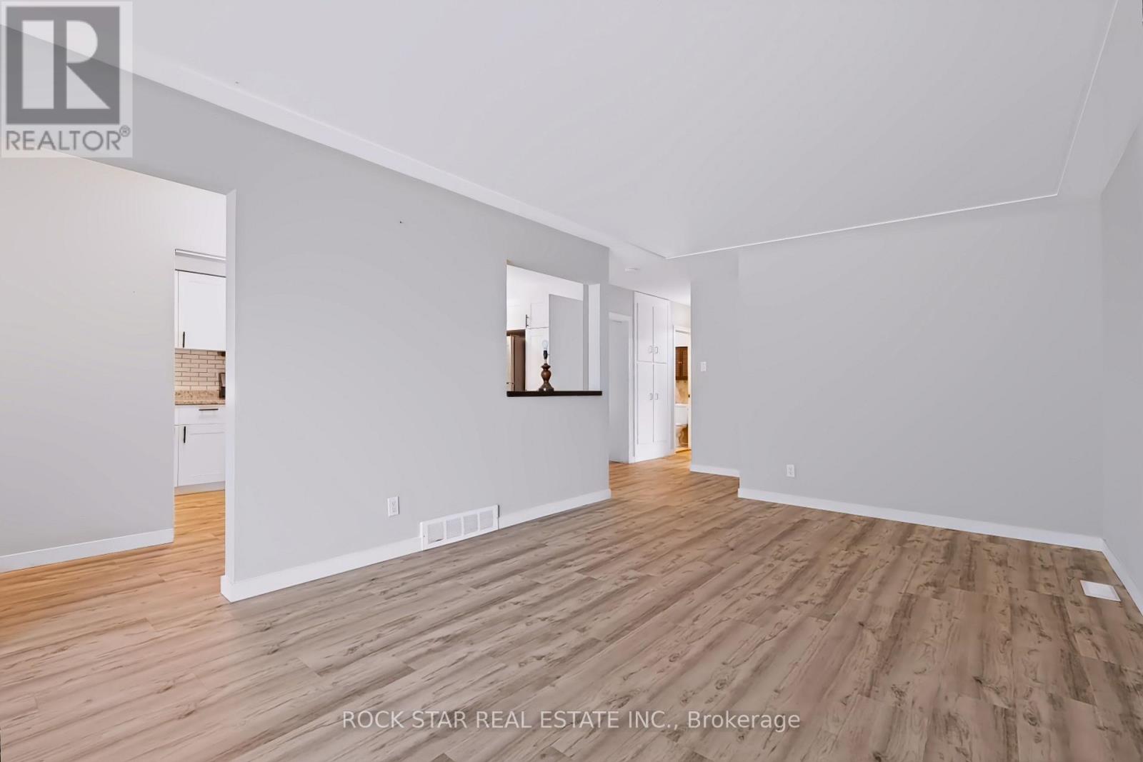 82 FRANKLIN STREET N - 4