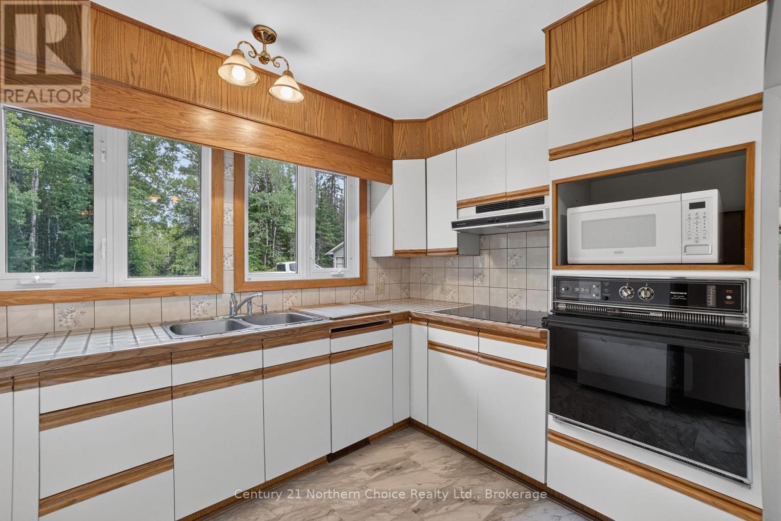 15 PARMETER ROAD - Image 12