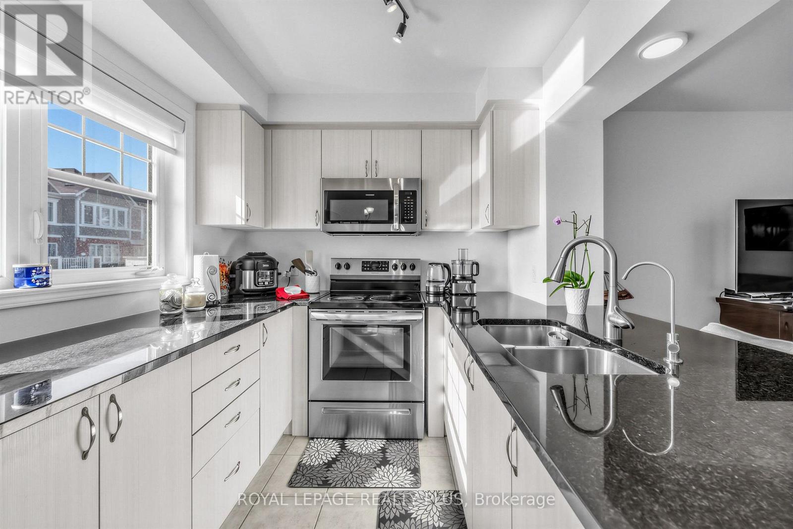 #51 143 RIDGE ROAD - 16