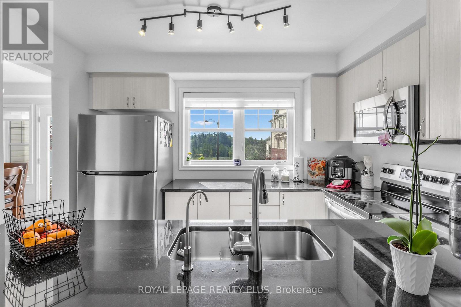#51 143 RIDGE ROAD - 19