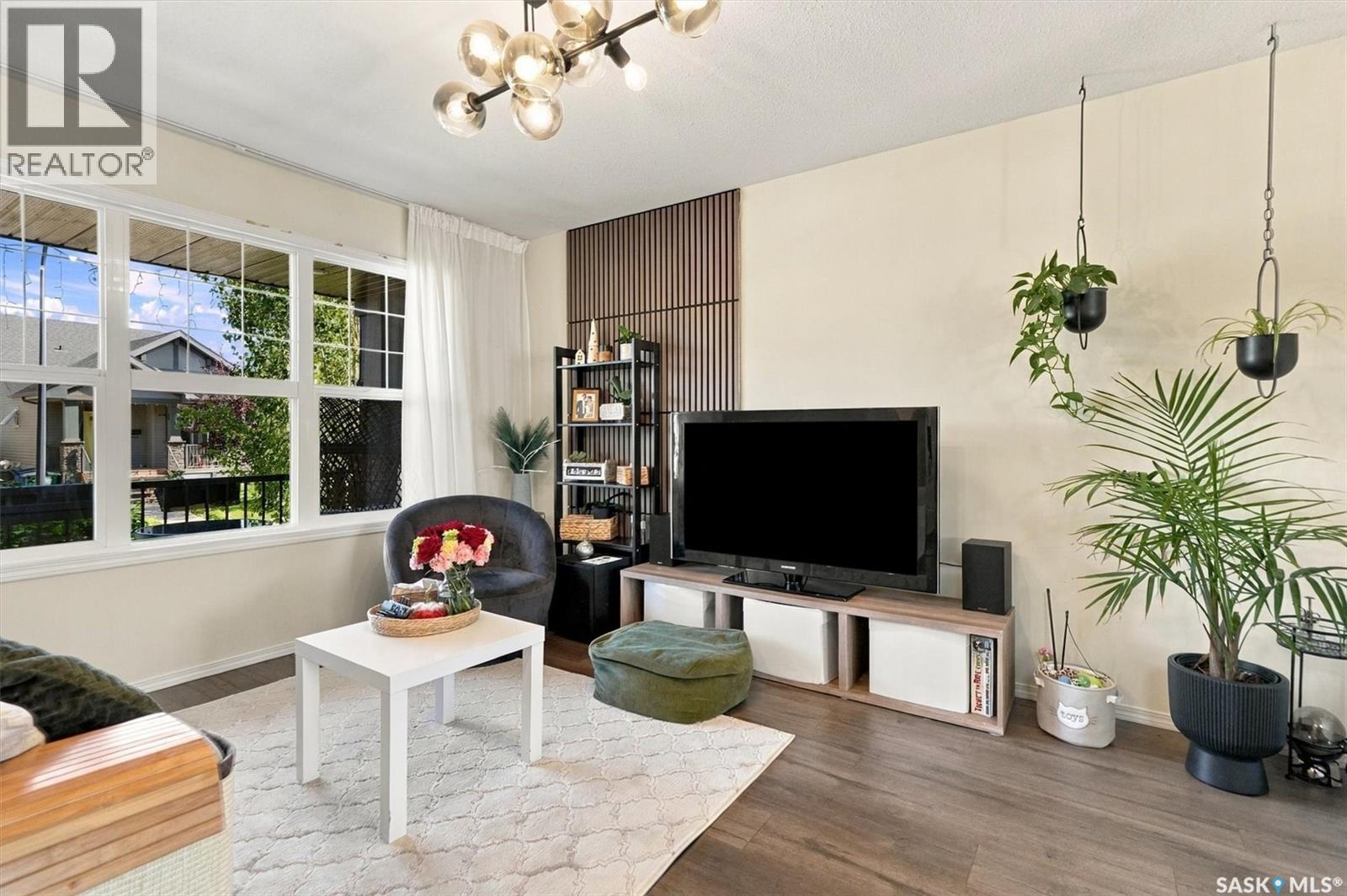 215 Coad MANOR - Image 4