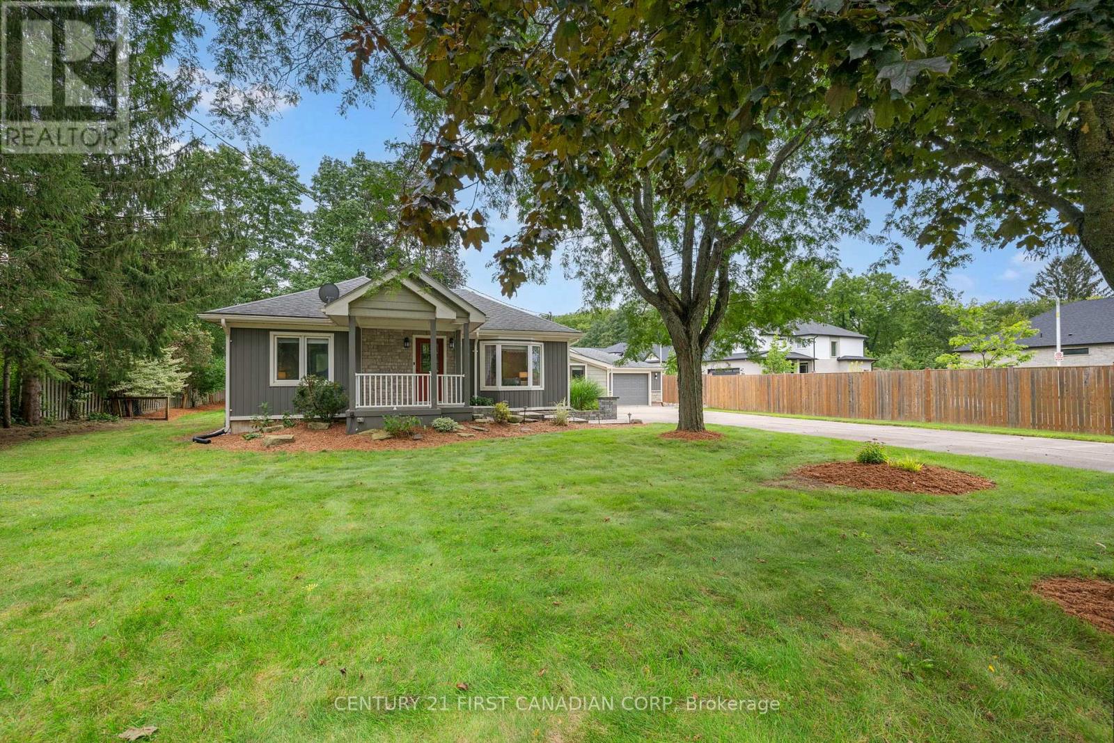 22697 ADELAIDE ROAD, Strathroy-Caradoc (Mount Brydges) — photo 2