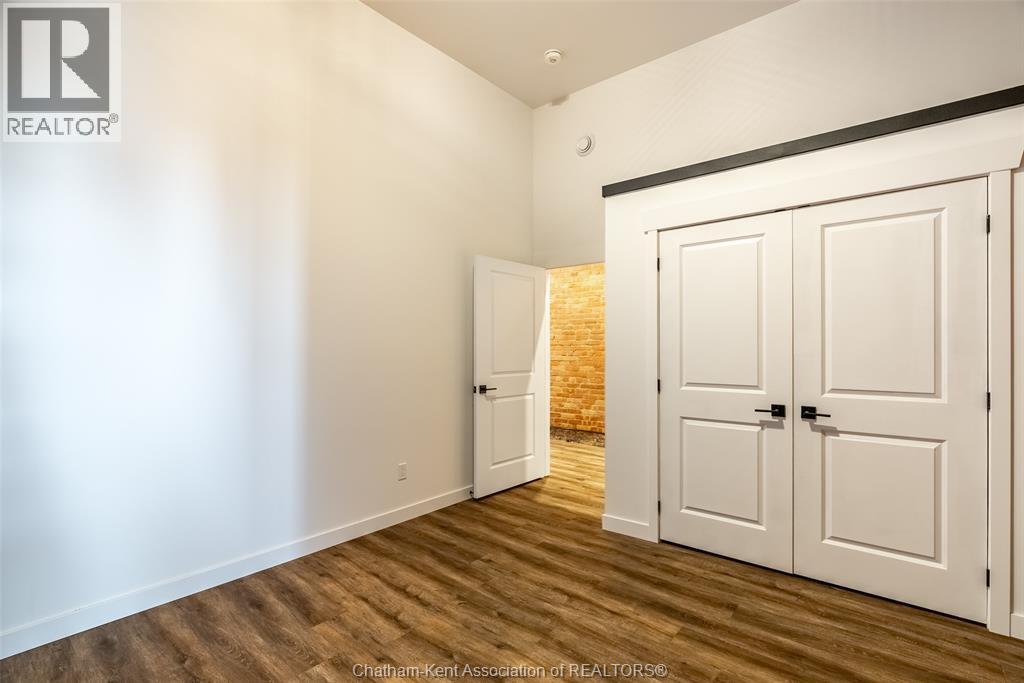 164 King Street West — photo 13