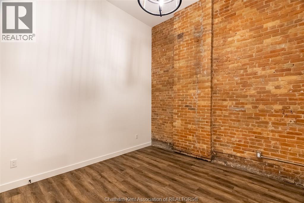 164 King Street West — photo 14