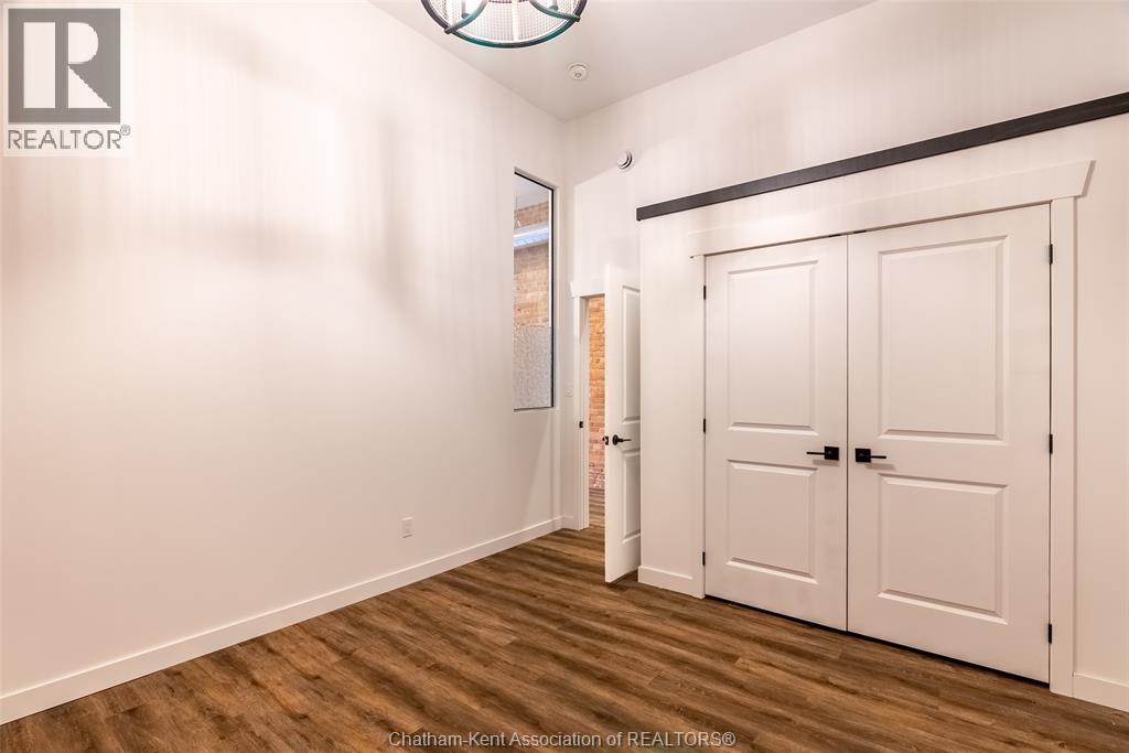 164 King Street West — photo 15