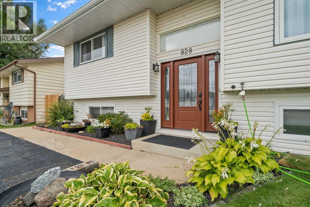 828 6 Street SE - 4