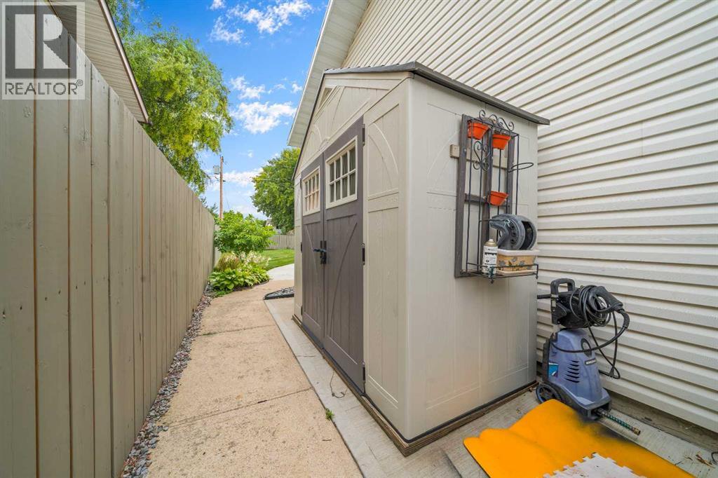 828 6 Street SE - 31