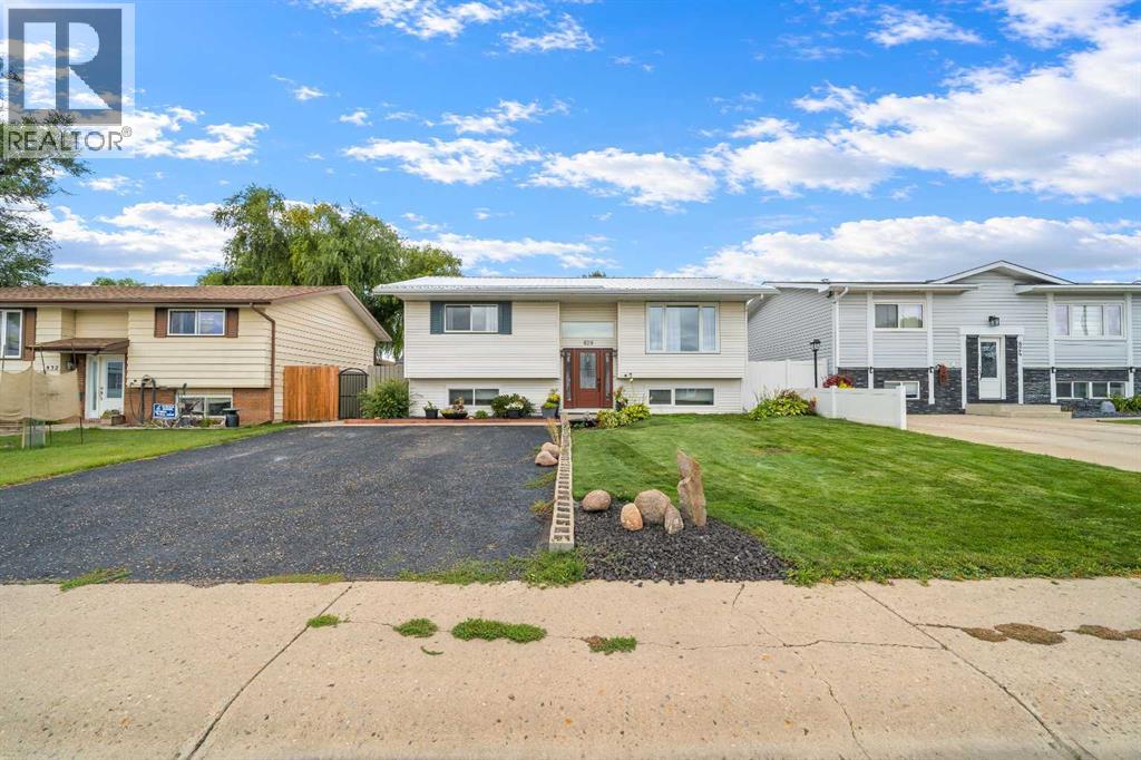828 6 Street SE - 1