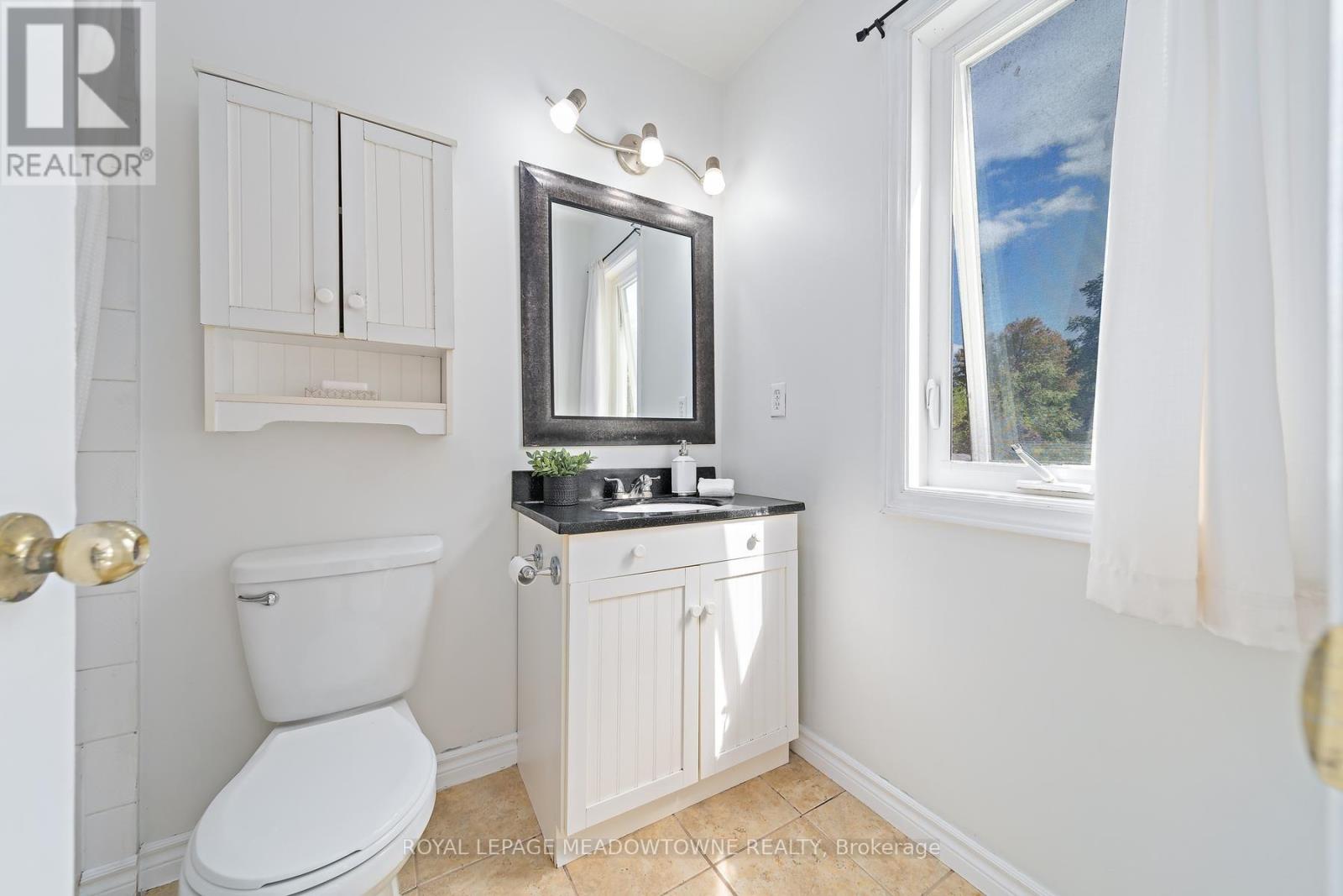#174 28 MAPLE AVENUE - 27