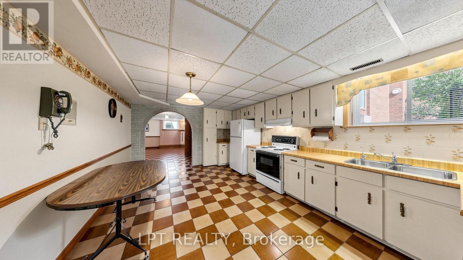 3185 PARKERHILL ROAD - Image 42