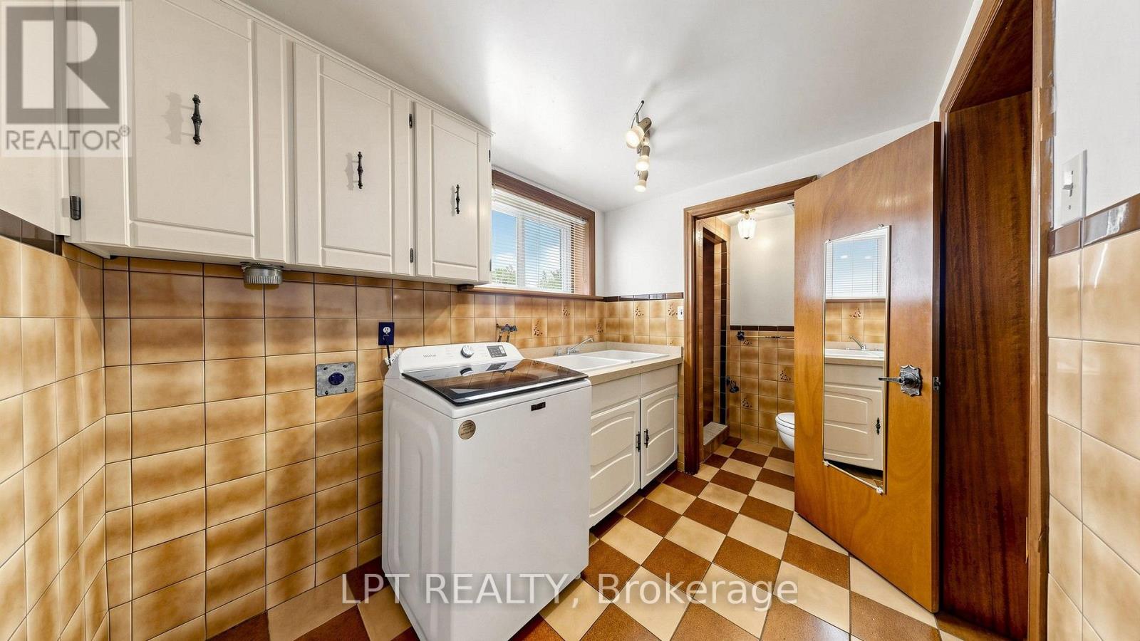 3185 PARKERHILL ROAD - Image 44