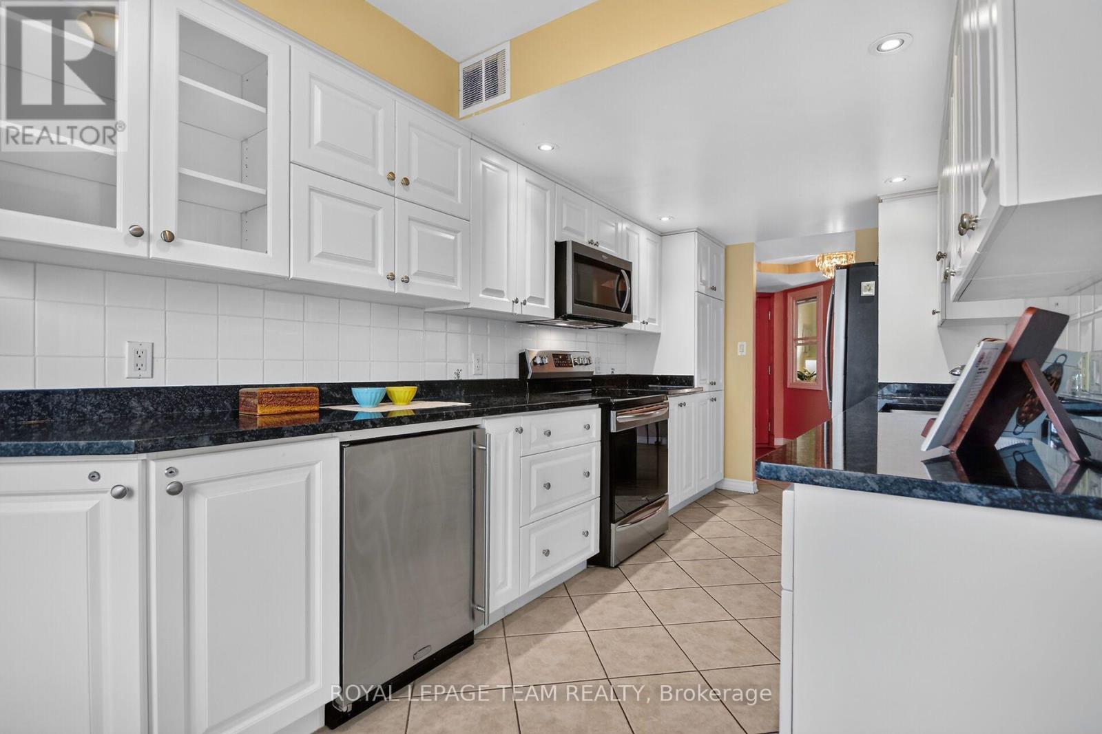 #2A 51 ROBSON COURT - 27