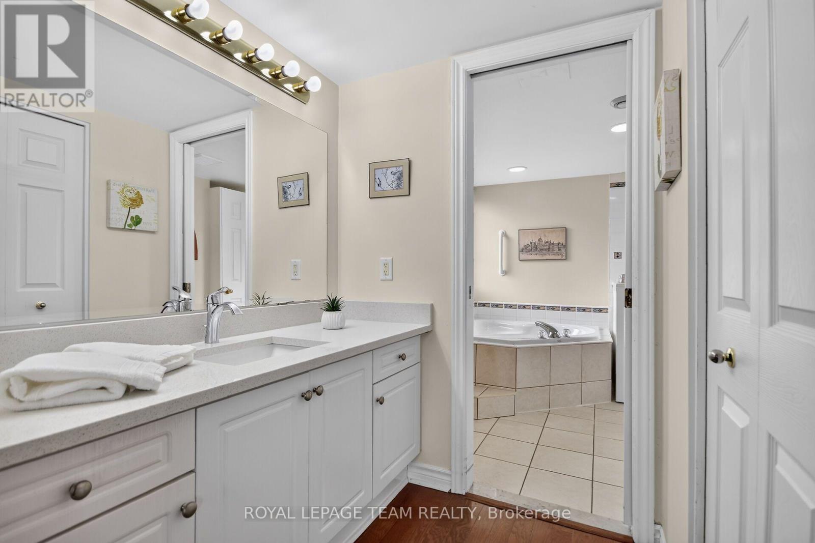 2 Bed, 2 Bath House for Sale in Ottawa – 2A – 51 ROBSON COURT, Ottawa – MLS# X13805722 - Image 39