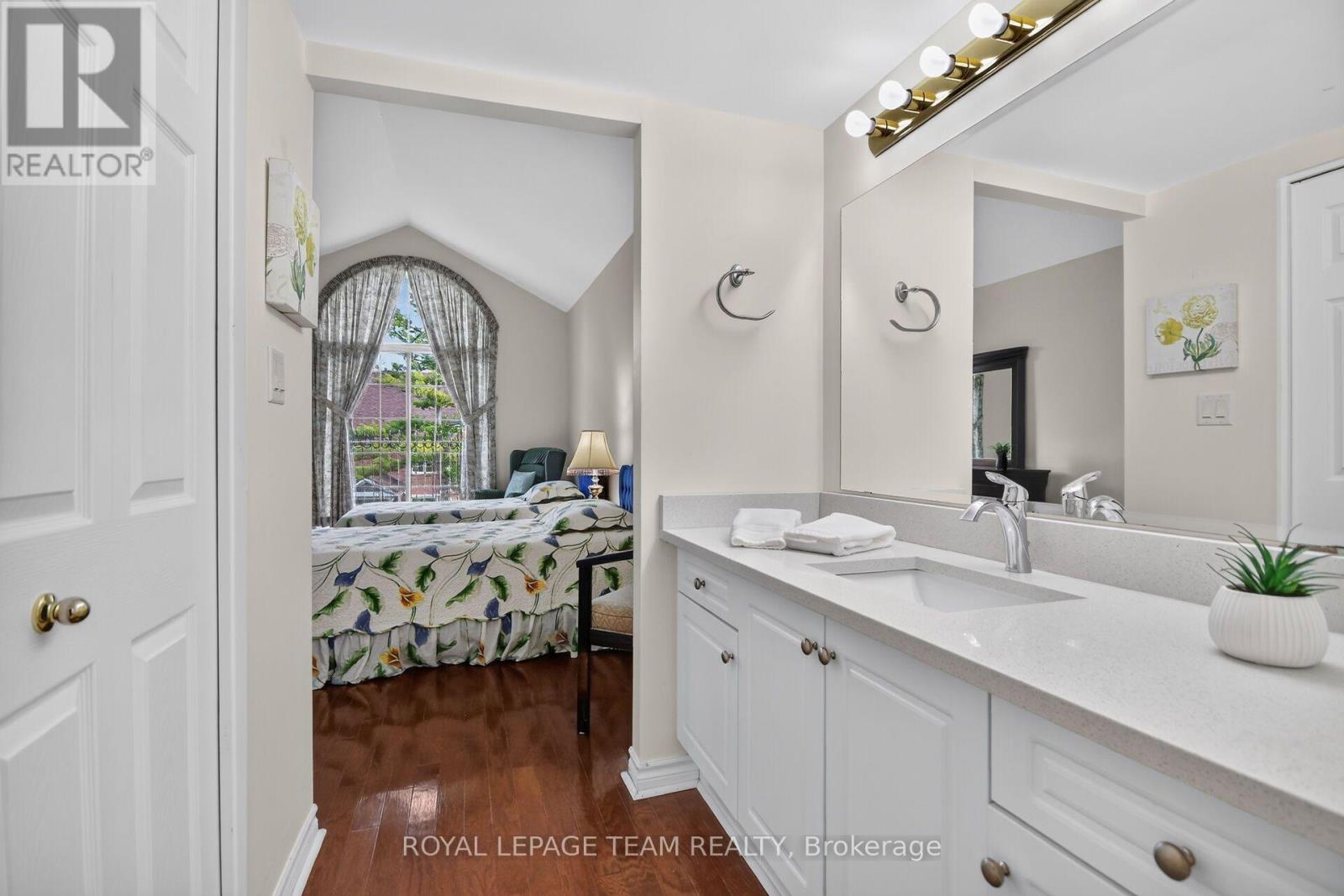 #2A 51 ROBSON COURT - 36