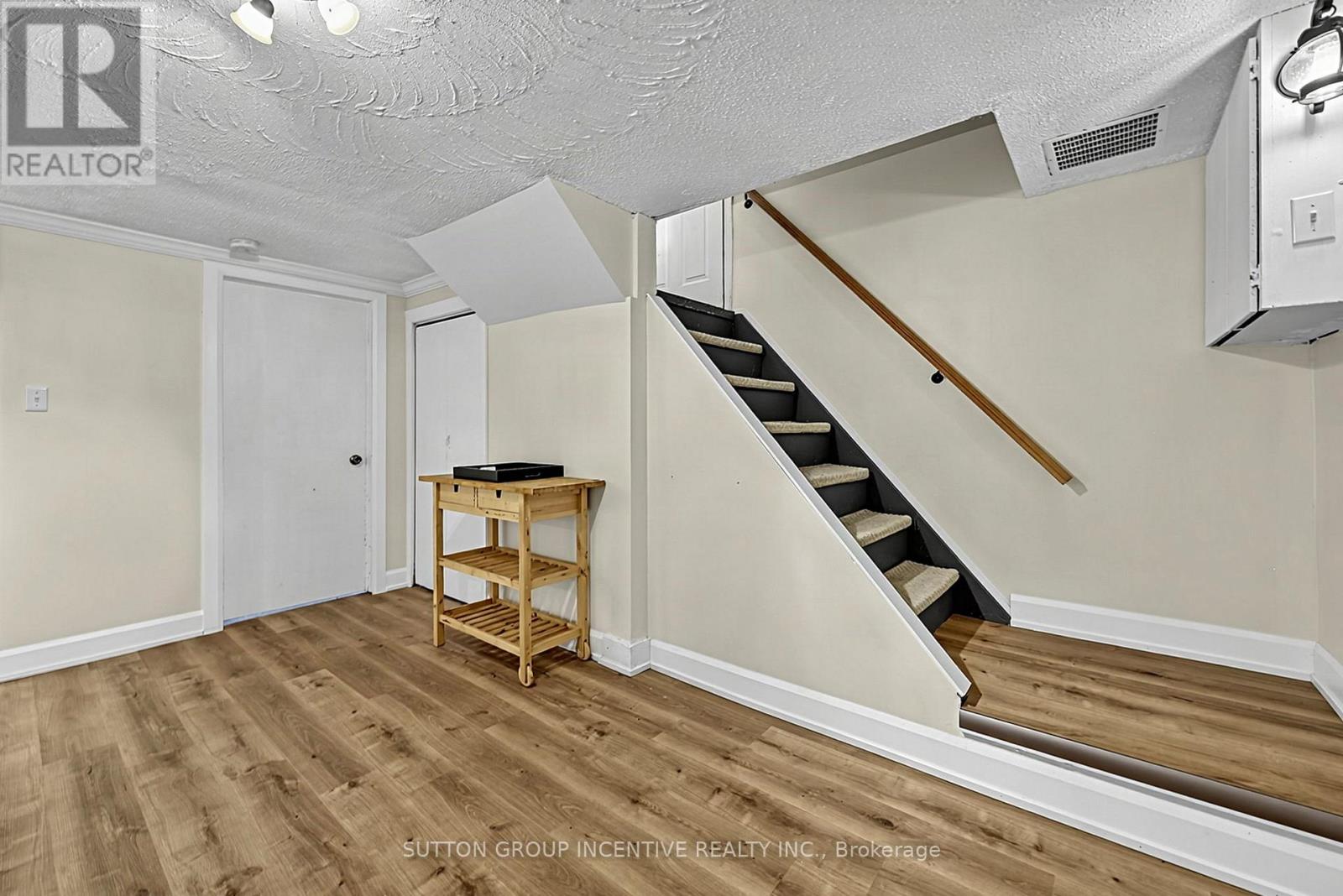 163 GROVE STREET E - Image 22
